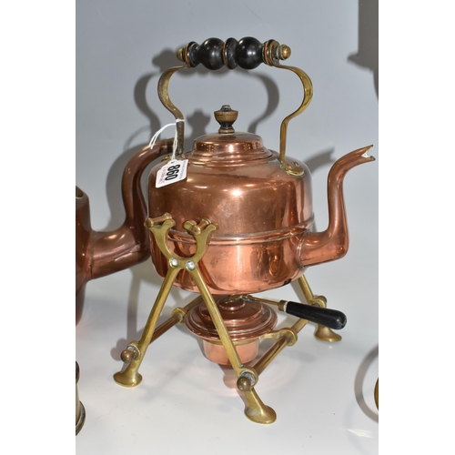 860 - A GROUP OF FOUR COPPER AND BRASS ITEMS to include a nineteenth-century copper and brass kettle with ... 