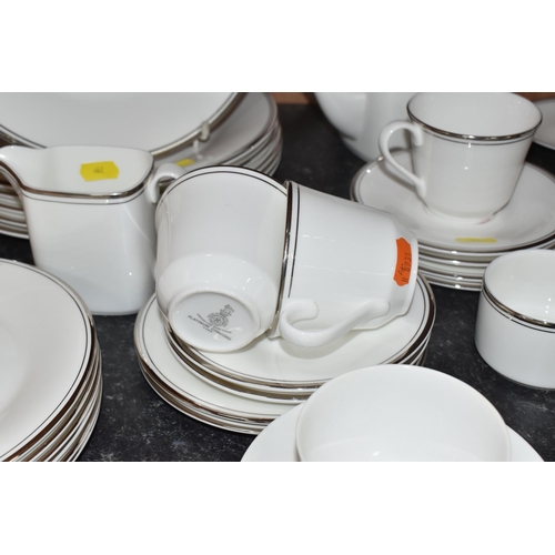 862 - A GROUP OF ASSORTED DINNER AND TEAWARES to include a partial Royal Doulton 'Platinum Concord' dinner... 