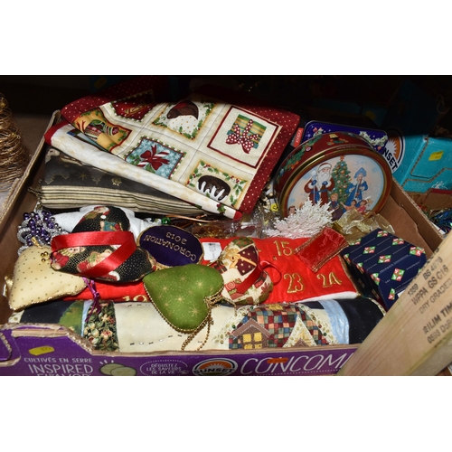 875 - FOUR BOXES AND LOOSE CHRISTMAS DECORATIONS AND SUNDIES, to include a boxed wooden candle bridge deco... 