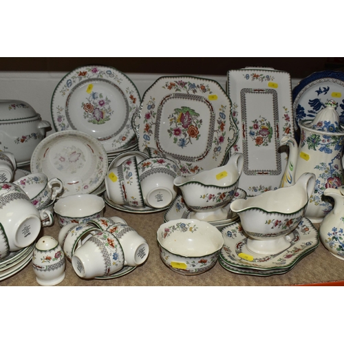 890 - A LARGE GROUP OF MOSTLY SPODE CHINESE ROSE DINNERWARES to include a lidded tureen (dull when tapped)... 