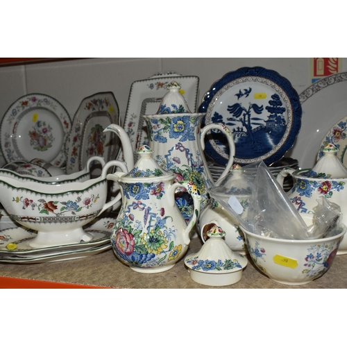 890 - A LARGE GROUP OF MOSTLY SPODE CHINESE ROSE DINNERWARES to include a lidded tureen (dull when tapped)... 