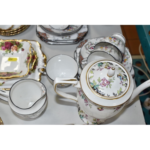 905 - A GROUP OF TEA WARES, comprising twenty-four pieces of Royal Albert Old Country Roses: a sandwich pl... 