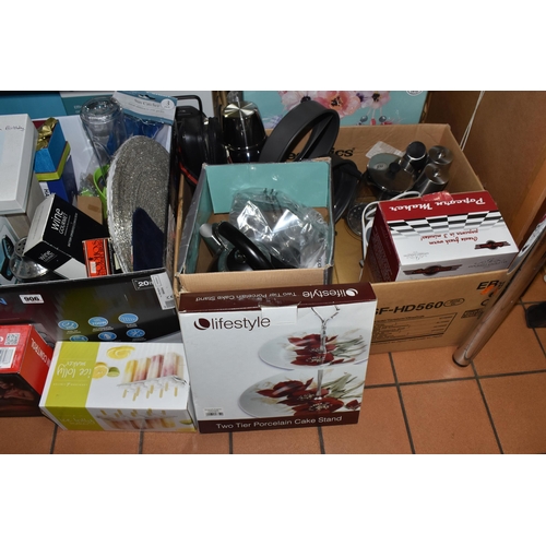 906 - FIVE BOXES AND LOOSE MISCELLANEOUS ITEMS to include a box of assorted metalware comprising a large q... 