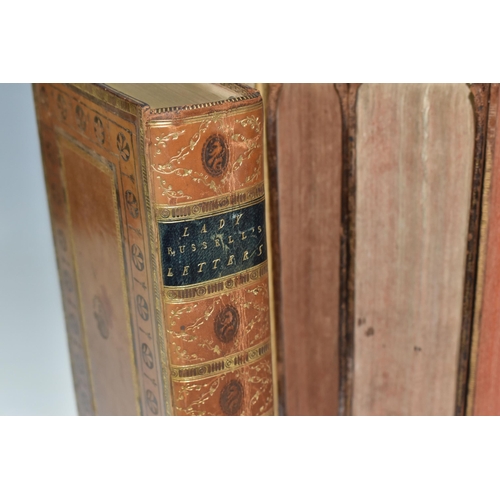 823 - A GROUP OF EIGHTEENTH CENTURY AND EARLY NINETEENTH CENTRUY ANTIQUARIAN BOOKS to include a leatherbou... 