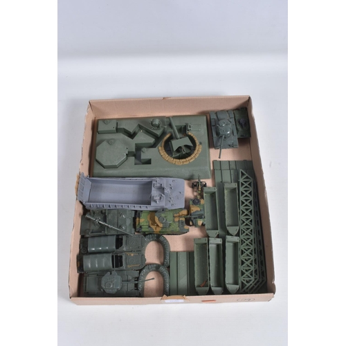 15 - A QUANTITY OF BOXED AND UNBOXED AIRFIX OO/HO SOLDIER FIGURES AND ACCESSORIES, boxed sets of WWII Bri... 