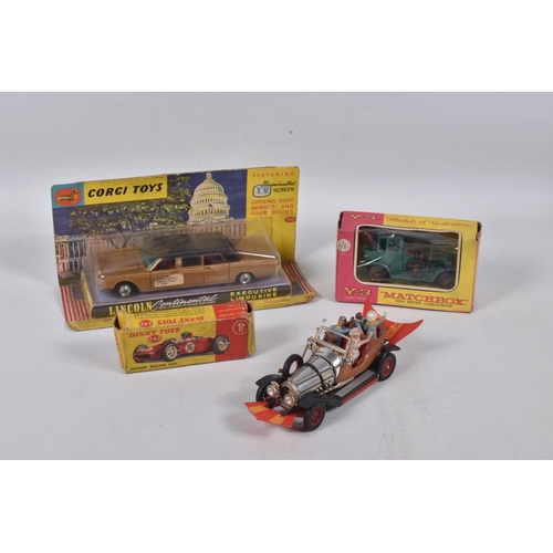 57 - A BOXED CORGI TOYS LINCOLN CONTINENTAL EXECUTIVE LIMOUSINE, No.262, metallic gold with black roof, f... 