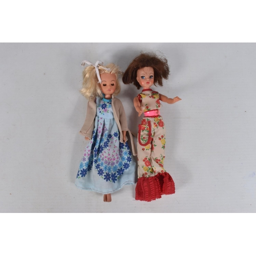 75 - TWO UNBOXED PEDIGREE SINDY DOLLS, CLOTHING AND ACCESSORIES, Sweet Dreams Sindy with sleeping eyes, m... 