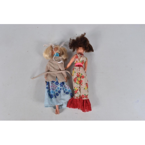 75 - TWO UNBOXED PEDIGREE SINDY DOLLS, CLOTHING AND ACCESSORIES, Sweet Dreams Sindy with sleeping eyes, m... 