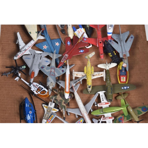 104 - A QUANTITY OF UNBOXED AND ASSORTED PLAYWORN DIECAST & PLASTIC VEHICLES, to include Matchbox, Husky, ... 