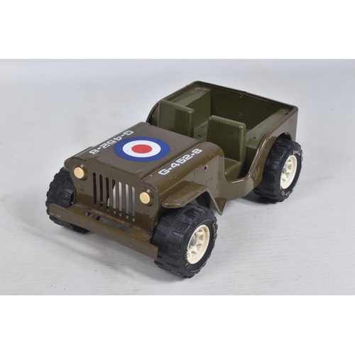 108 - FIVE TONKA TOYS U.S. ARMY WILLYS JEEPS, assorted scales and colour schemes, largest one missing wind... 