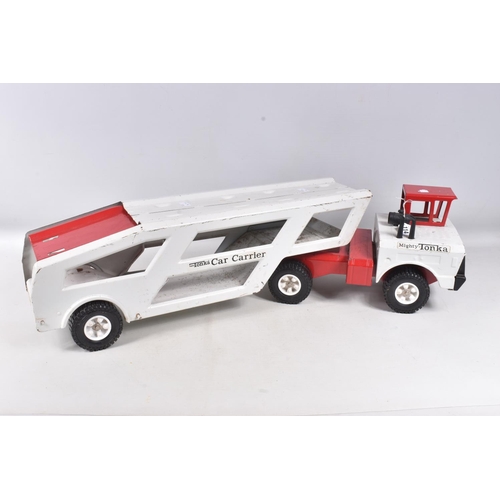 114 - TWO MIGHTY TONKA TOYS ARTICULATED CAR CARRIERS/CAR TRANSPORTERS, one with red/white half cab and whi... 