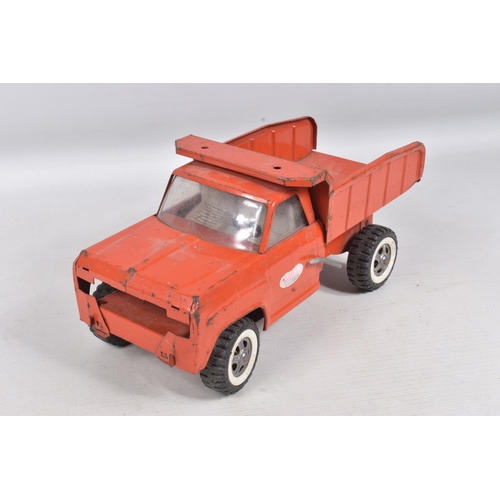 115 - FIVE ASSORTED TONKA TOYS TIPPER & DUMP TRUCKS, assorted styles, types and ages, one dumper missing f... 