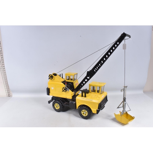 116 - FIVE ITEMS OF MIGHTY TONKA TOYS CONSTRUCTION EQUIUPMENT, Lorry/Truck mounted Grab Crane, Tracked Bul... 