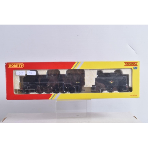 143 - TWO BOXED HORNBY RAILWAYS OO GAUGE LOCOMOTIVES AND TENDERS, 'Britannia' class 7P6F 'Britannia' No.70... 