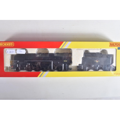 143 - TWO BOXED HORNBY RAILWAYS OO GAUGE LOCOMOTIVES AND TENDERS, 'Britannia' class 7P6F 'Britannia' No.70... 