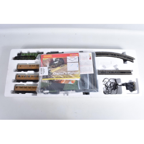 153 - A BOXED HORNBY RAILWAYS OO GAUGE THE FLYING SCOTSMAN TRAIN SET, No.R1167, comprising said locomotive... 