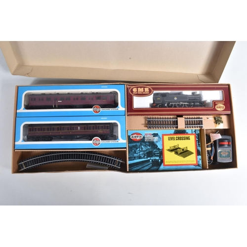 155 - A BOXED AIRFIX GMR AUTOCOACH SET, No.37502, comprising class 61XX Prairie Tank No.6167, B.R. lined b... 