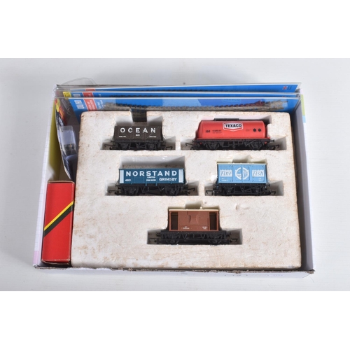 157 - A BOXED HORNBY RAILWAYS ROLLING ROAD, No.R8211, not tested, with a quantity of boxed/part boxed oo g... 