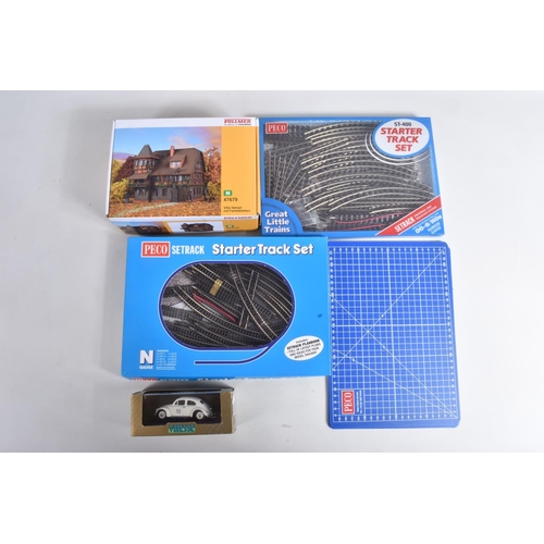 161 - A QUANTITY OF ASSORTED MODEL RAILWAY TRACK,  ACCESSORIES AND TOOLS ETC., to include boxed Peco Setra... 