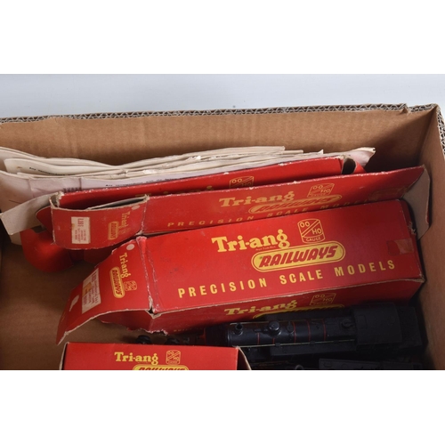 162 - A QUANTITY OF BOXED AND UNBOXED OO GAUGE MODEL RAILWAY ITEMS, majority are Tri-ang, Hornby or Hornby... 