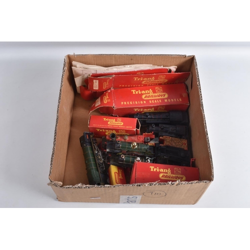 162 - A QUANTITY OF BOXED AND UNBOXED OO GAUGE MODEL RAILWAY ITEMS, majority are Tri-ang, Hornby or Hornby... 