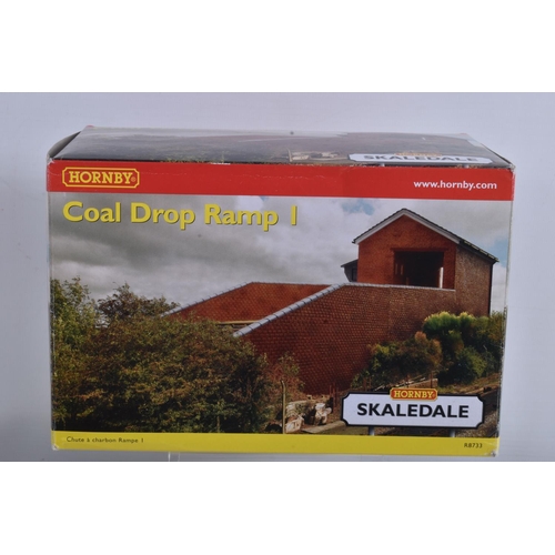 166 - A COLLECTION OF BOXED 00 GAUGE HORNBY SKALEDALE TRACKSIDE BUILDINGS, to include a Coal Drop Ramp 1, ... 