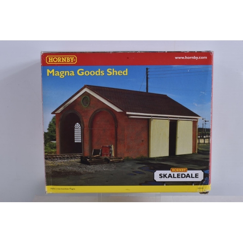 166 - A COLLECTION OF BOXED 00 GAUGE HORNBY SKALEDALE TRACKSIDE BUILDINGS, to include a Coal Drop Ramp 1, ... 