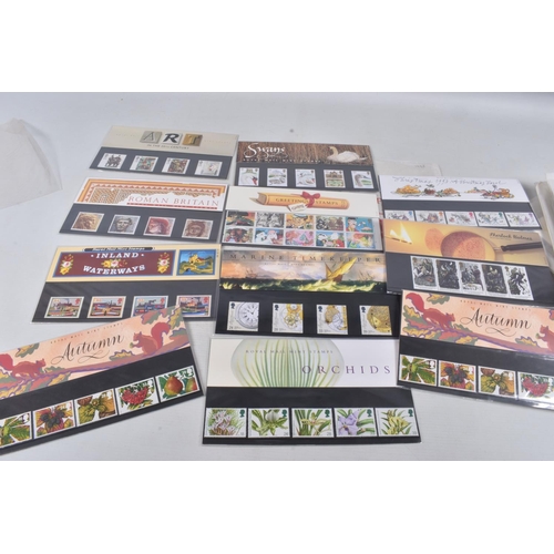 190 - COLLECTION OF GB 1990S PRESENTATION PACKS INC SOME NVI TYPES