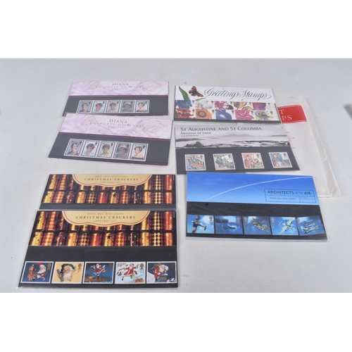 190 - COLLECTION OF GB 1990S PRESENTATION PACKS INC SOME NVI TYPES