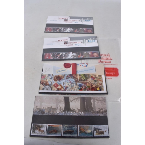 190 - COLLECTION OF GB 1990S PRESENTATION PACKS INC SOME NVI TYPES