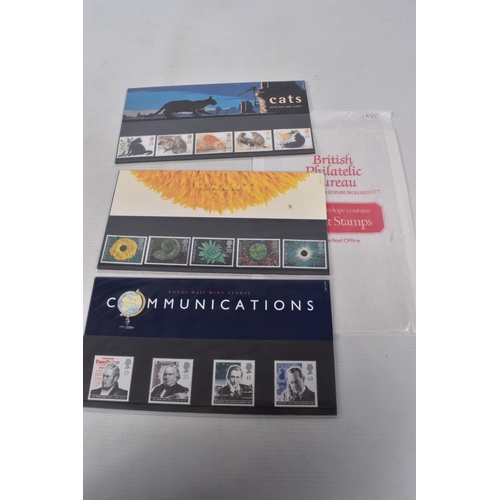 190 - COLLECTION OF GB 1990S PRESENTATION PACKS INC SOME NVI TYPES