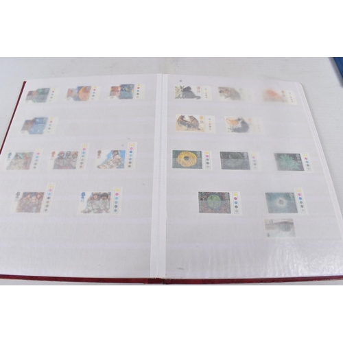 192 - GB COLLECTION IN THREE ALBUMS AND A FEW LOOSE. Main value in GB mnh commemoratives from 1975 to mid ... 