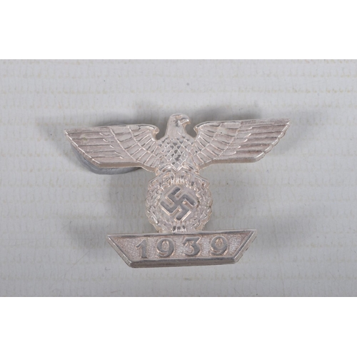 213 - A GERMAN WHITE METAL SPANGE IN A FITTED BOX, this has the Eagle and Swastika perched on the year 193... 