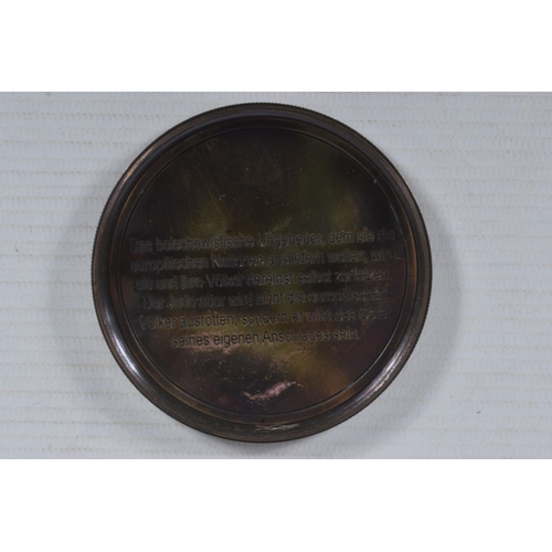 220 - A GERMAN COMMEMORATIVE COMPASS WITH 20TH JULY 1944 DATE ON THE FRONT, it features a lid that screws ... 