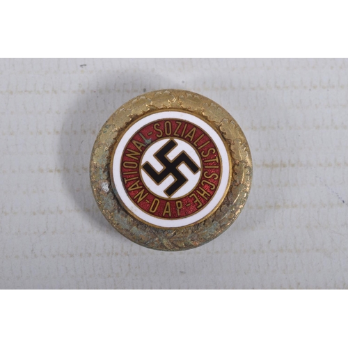 222 - A SMALL GERMAN GOLD NSDAP MEMBERS PIN BADGE, there is some tarnishing to the front and rear of the p... 