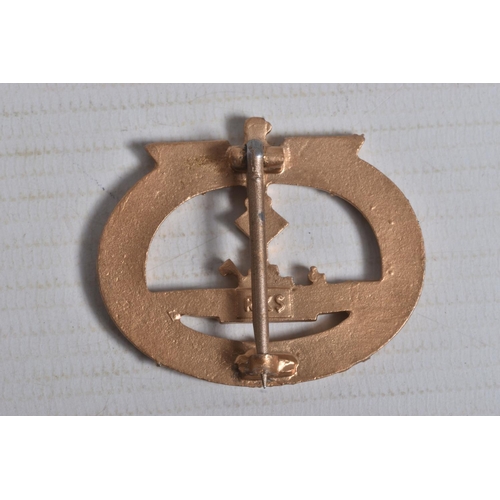 239 - A GOLD GERMAN KRIEGSMARINE U-BOAT COMBAT BADGE, this is maker marked RKS on the reverse Rudolf Karne... 