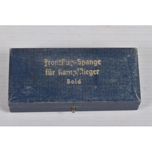 243 - A BOXED GOLD GERMAN LUFTWAFFE CLASP, this is maker marked on the reverse for C.E. JUNKER BERLIN, the... 