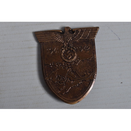 248 - A SMALL COLLECTION OF WWII OR LATER UNITED STATES of AMERICA  MARINES BADGES along with a German Iro... 