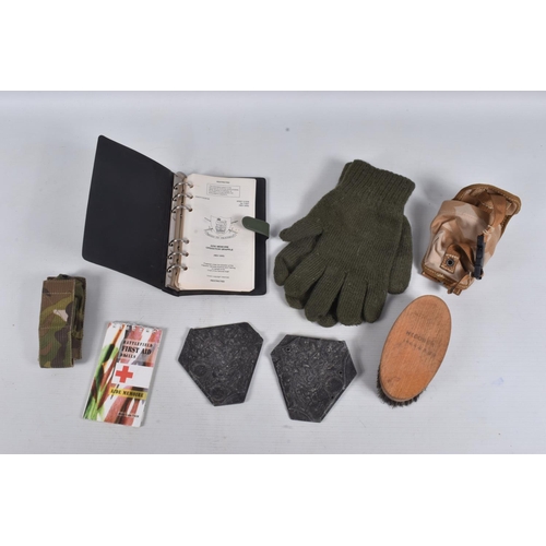 267 - BOX CONTAING SOME MILITARY ITEMS AS FOLLOWS, Army Battlefield/First Aid drills 1988, Aide Memoire in... 