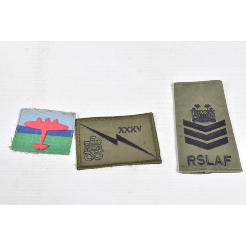 293 - A SMALL ACCUMULATION OF INSIGNIA WITH ROYAL SIGNALS &  Overseas forces interest to include Royal Sig... 