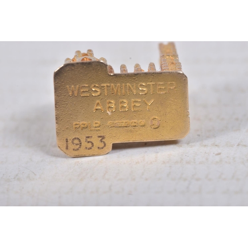 298 - A 9CT GOLD WESTMINSTER ABBEY CHARM, yellow gold charm in the form of Westminster Abbey, approximate ... 