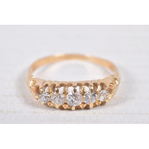 304 - AN 18CT GOLD DIAMOND FIVE STONE RING, set with five graduating old cut diamonds, each in a claw sett... 