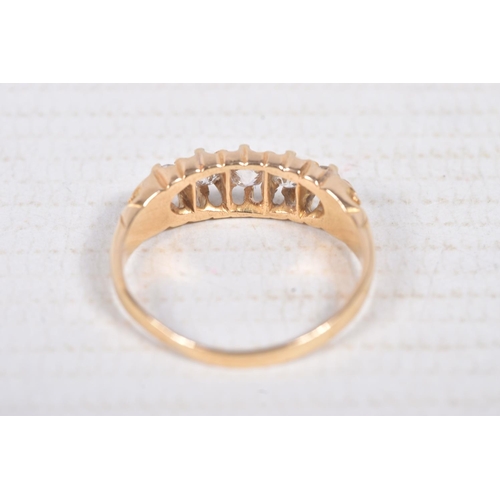 304 - AN 18CT GOLD DIAMOND FIVE STONE RING, set with five graduating old cut diamonds, each in a claw sett... 