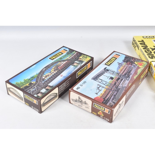 168 - A QUANTITY OF BOXED FALLER HO SCALE PLASTIC LINESIDE BUILDINGS, STRUCTURES AND ACCESSORY KITS, kits ... 