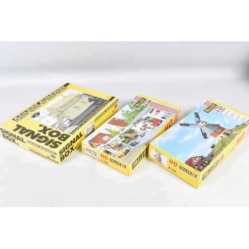 168 - A QUANTITY OF BOXED FALLER HO SCALE PLASTIC LINESIDE BUILDINGS, STRUCTURES AND ACCESSORY KITS, kits ... 