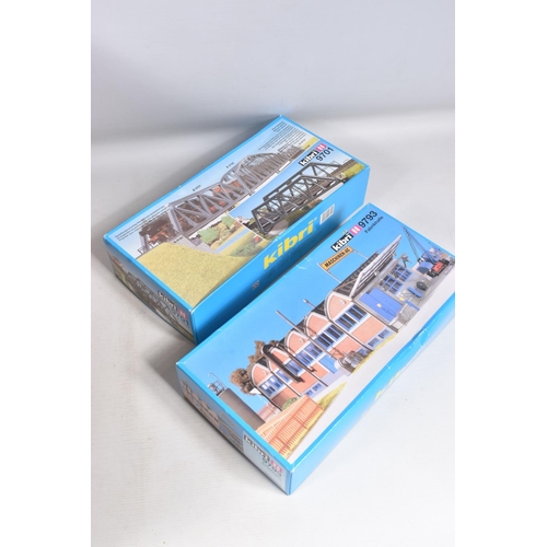 170 - A QUANTITY OF BOXED UNBUILT KIBRI HO SCALE PLASTIC LINESIDE BUILDINGS, STRUCTURES AND ACCESSORY KITS... 