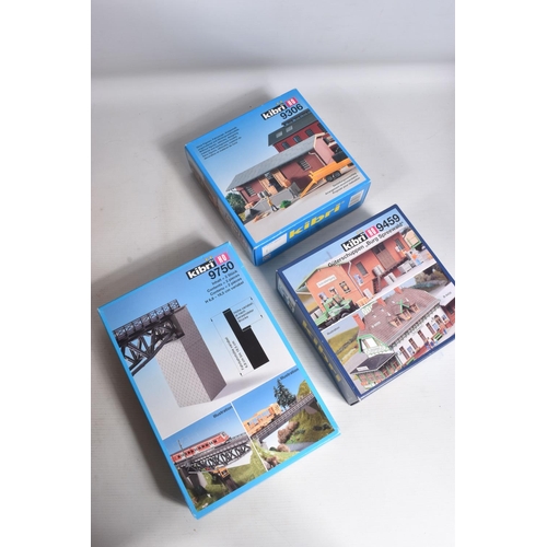 170 - A QUANTITY OF BOXED UNBUILT KIBRI HO SCALE PLASTIC LINESIDE BUILDINGS, STRUCTURES AND ACCESSORY KITS... 