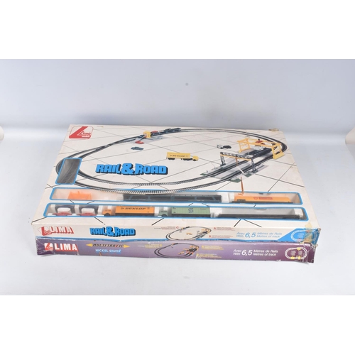 173 - A BOXED HORNBY RAILWAYS OO GAUGE GLOUCESTER CITY PULLMAN TRAIN SET, No.R1177, comprising Duke class ... 