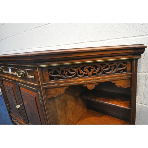 160 - AN EARLY 20TH CENTURY WALNUT SIDEBOARD, fitted with a single drawer, above double cupboard doors, ra... 