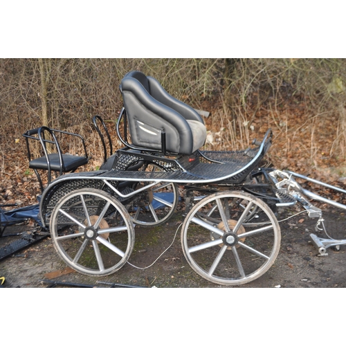 1 - A RENE SCHOOP INTERNATIONAL COMPETITION DRIVING CARRIAGE with two additional padded grooms seats (on... 